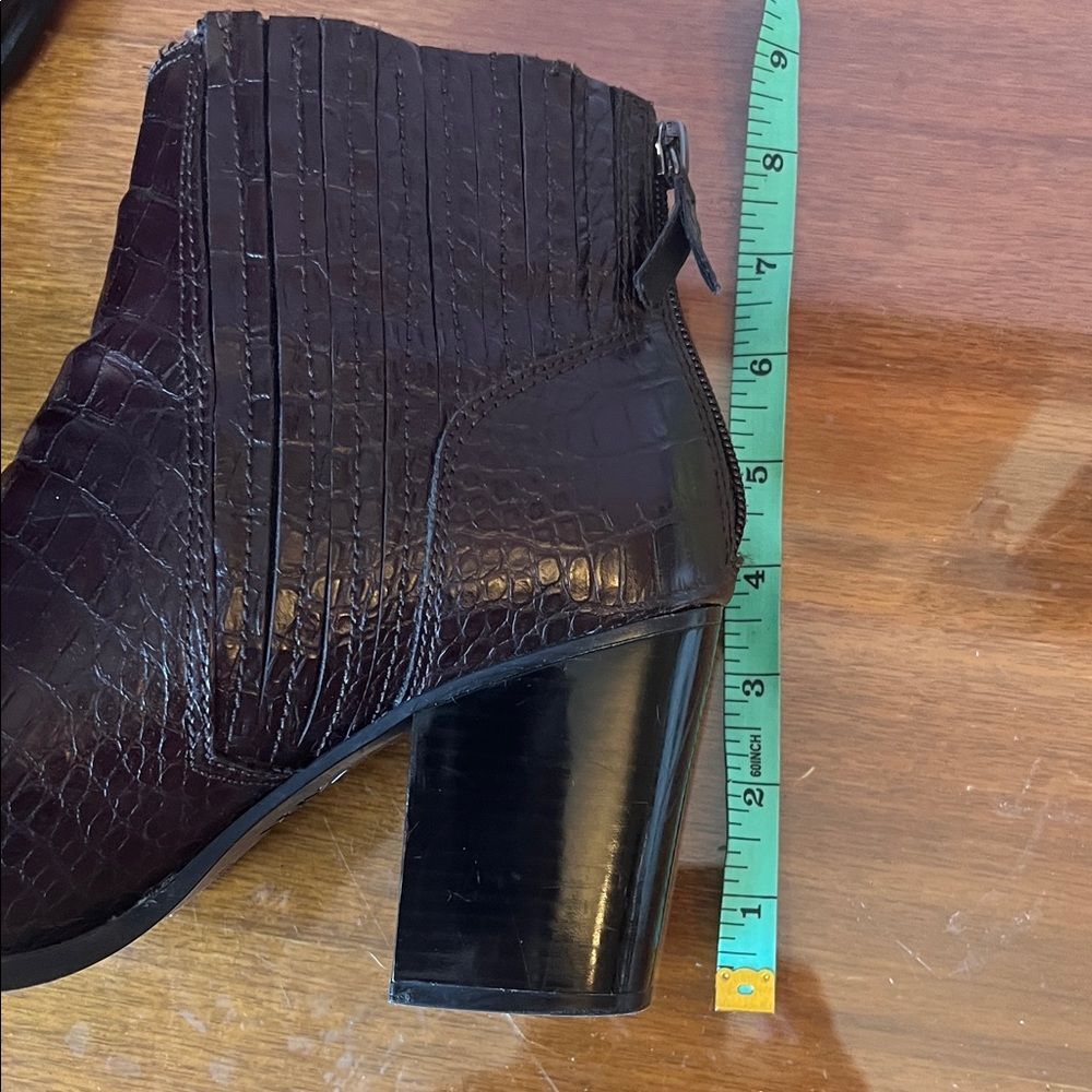 Zara SZ 40 Black Croc-Pattern Ankle Boots - Picture 4 of 7
